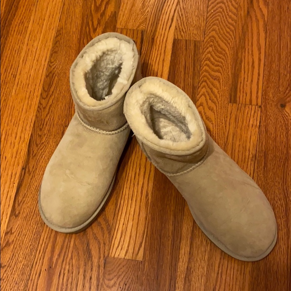 Cream Ugg’s size 11 very good condition